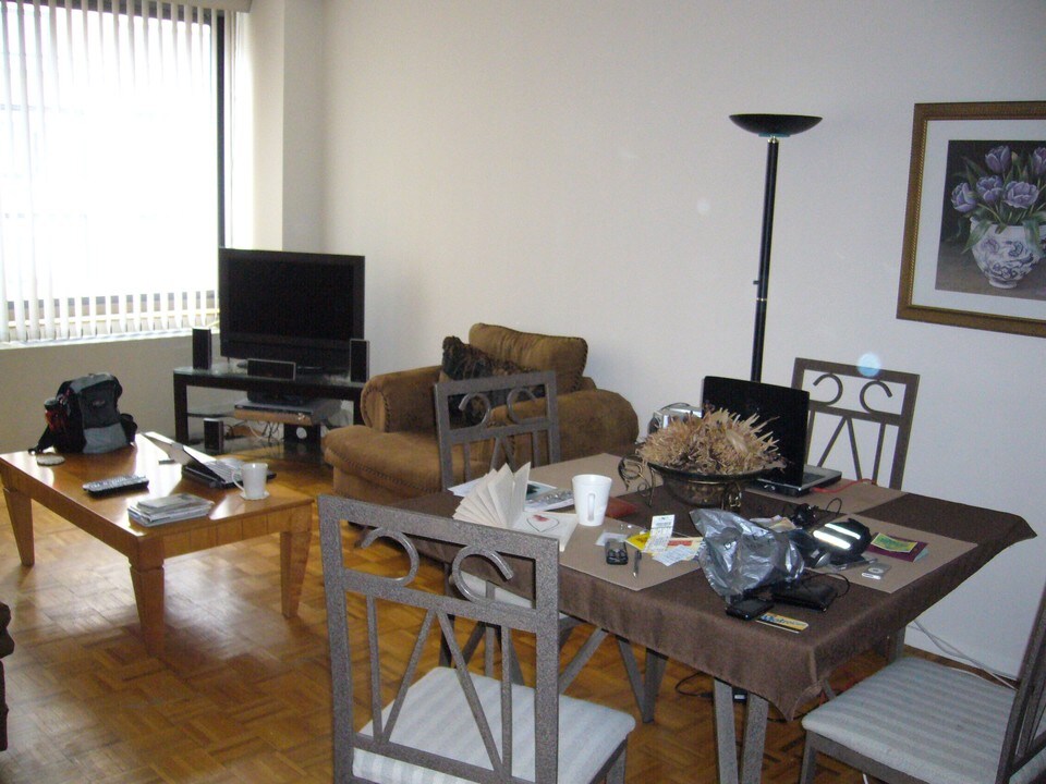 2 South End Ave in New York, NY - Foto de edificio