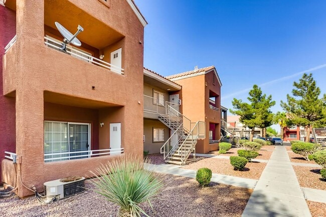4730 E Craig Rd in North Las Vegas, NV - Building Photo - Building Photo