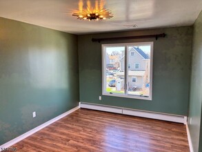 15 Lincoln Pl in Wallington, NJ - Building Photo - Building Photo