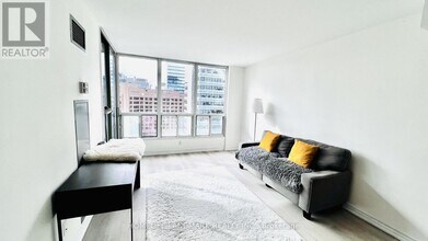 750 Bay St. in Toronto, ON - Building Photo - Building Photo