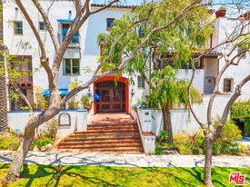 1414 N Harper Ave in Los Angeles, CA - Building Photo