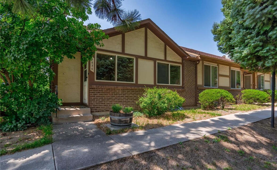 3836 Constitution Ave in Colorado Springs, CO - Foto de edificio