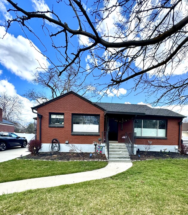 1940 Spring Ln in Holladay, UT - Building Photo