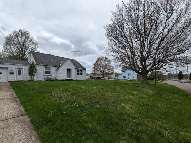 224 Church St W in East Canton, OH - Building Photo - Building Photo