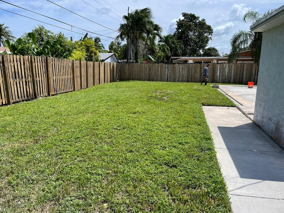 1730 SW 64th Terrace in North Lauderdale, FL - Building Photo