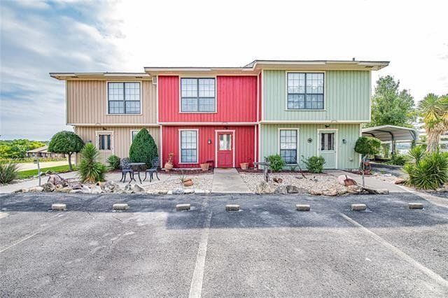 6333 Kelly Dr, Unit 6331 in Granbury, TX - Building Photo