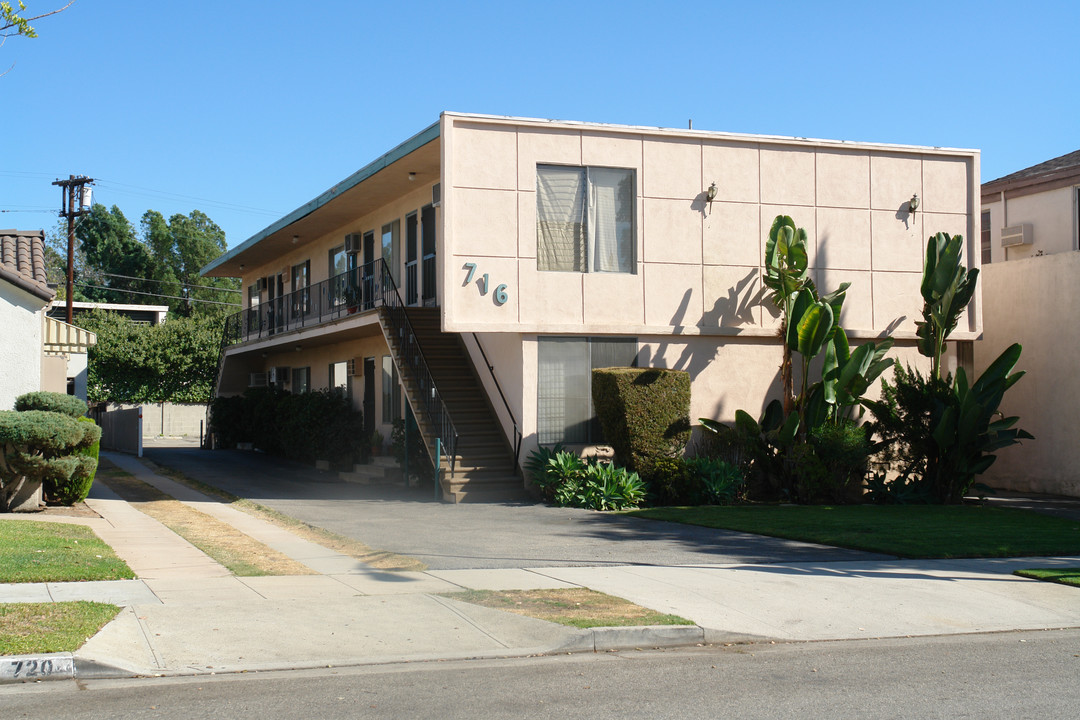 716 N Adams St in Glendale, CA - Building Photo