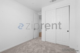 1529 Falabella Way in Olivehurst, CA - Foto de edificio - Building Photo