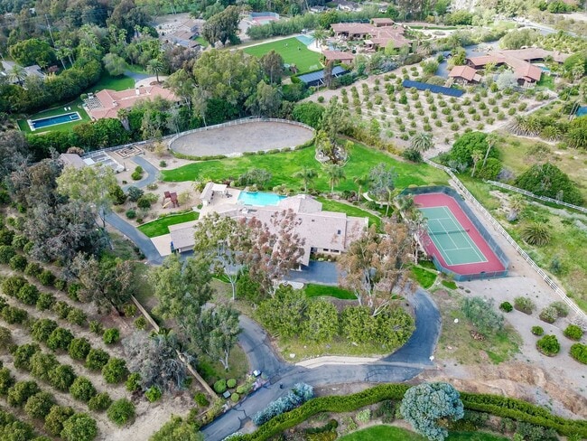 property at 6658 La Valle Plateada
