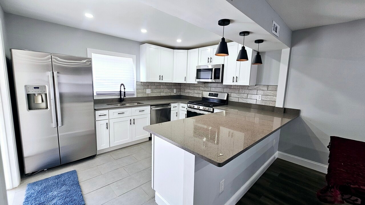 2422 Airacobra St in Levittown, PA - Building Photo