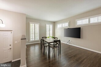 2317 37th St NW in Washington, DC - Building Photo - Building Photo