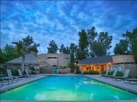 Building Photo - Silver Creek Apartments in Phoenix, Arizona