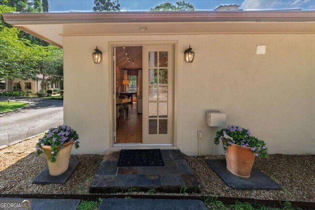 property at 2538 Parkside Dr NE