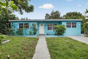 6238 Hayes St in Hollywood, FL - Building Photo