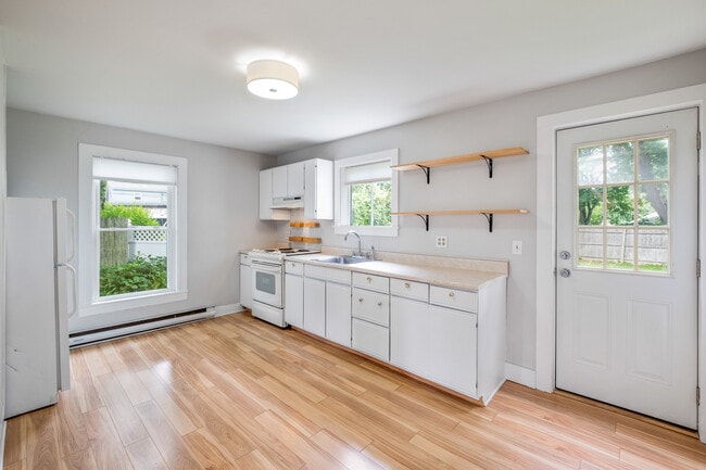 89 Pleasant St, Unit B