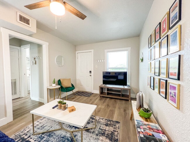 1116 Morgan Ave in Corpus Christi, TX - Foto de edificio - Building Photo