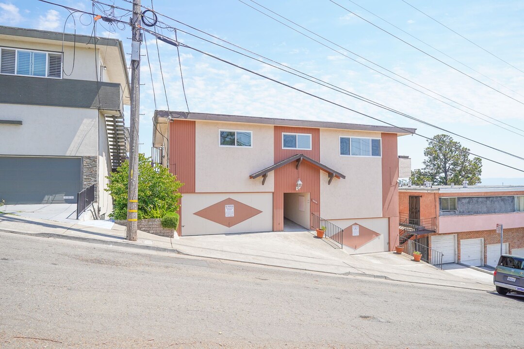 2434 Fern St in Oakland, CA - Foto de edificio