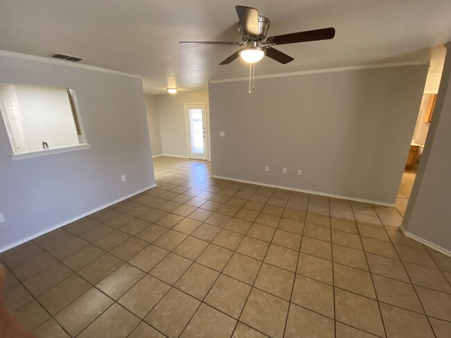 533 N Chicago Ave, Unit B in Lubbock, TX - Building Photo - Building Photo