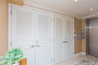3065 Kalakaua Ave in Honolulu, HI - Building Photo - Building Photo
