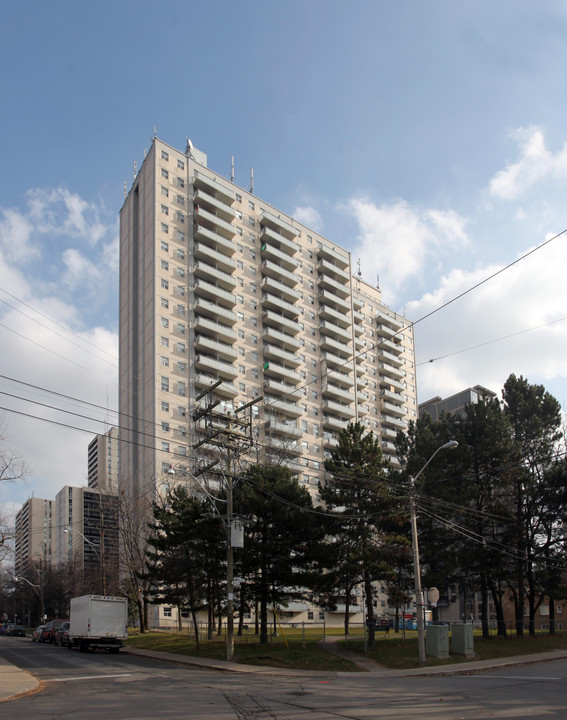 High Park Quebec in Toronto, ON - Building Photo