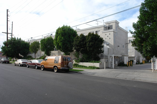 Nordhoff Townhomes in Panorama City, CA - Building Photo - Building Photo