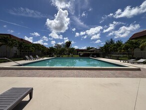 21902 Lake Forest Cir in Boca Raton, FL - Building Photo - Building Photo