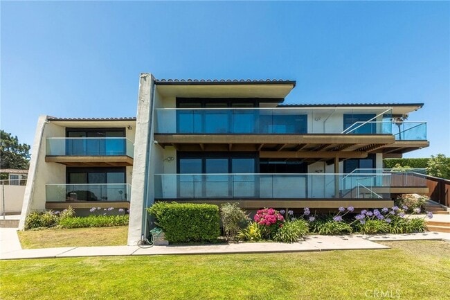 972 Via Rincon in Palos Verdes Estates, CA - Building Photo - Building Photo