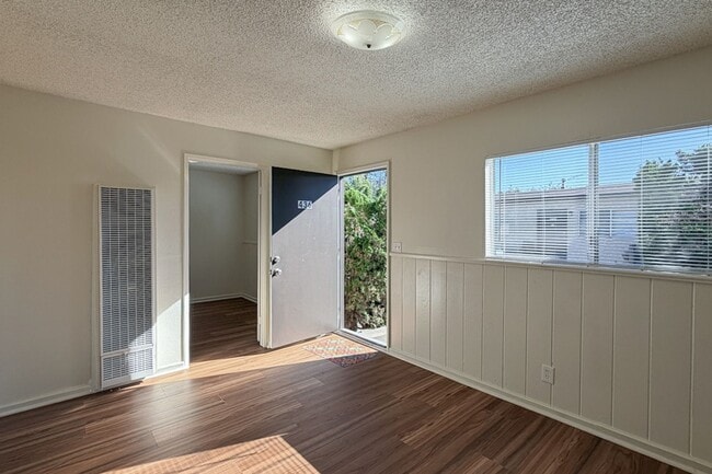 424 Ponoma St in Port Hueneme, CA - Building Photo - Building Photo