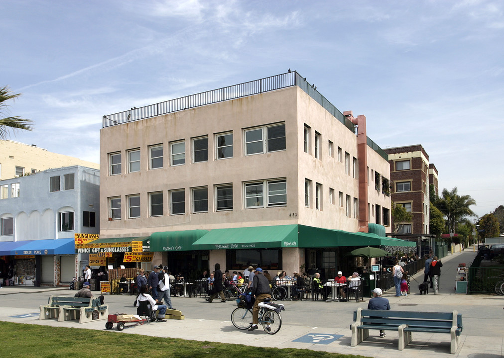 Mixed-Use Venice Boardwalk Building in Venice, CA - Foto de edificio