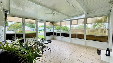 1416 Lindsey Ln in Lady Lake, FL - Foto de edificio - Building Photo