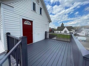 437 Maple Ave, Unit B in New Martinsville, WV - Building Photo - Building Photo