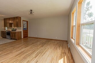 1201 Lark St in Alexandria, MN - Building Photo - Building Photo