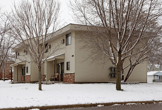 Cokato Parkview Apartments and Townhomes in Cokato, MN - Building Photo - Building Photo