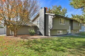 2446 E 49th Ave in Spokane, WA - Building Photo - Building Photo