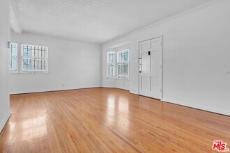 622 Cloverdale Ave in Los Angeles, CA - Building Photo - Building Photo