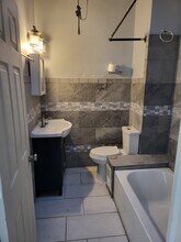 643 N Peach St in Philadelphia, PA - Foto de edificio - Building Photo