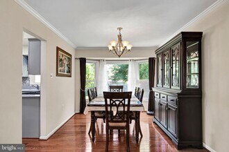 3289 Kinross Cir in Herndon, VA - Building Photo - Building Photo