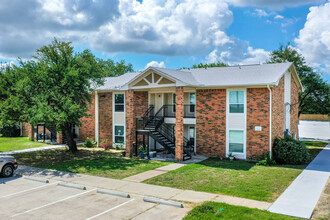 Highland Pointe in Hitchcock, TX - Building Photo - Building Photo