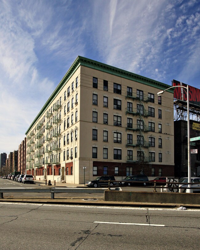 The East River Apartments in New York, NY - Building Photo - Building Photo