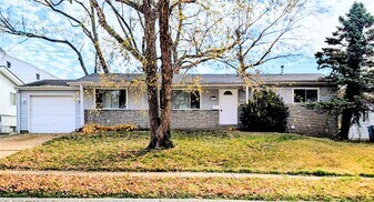 6720 Cherryvale Dr in Hazelwood, MO - Building Photo