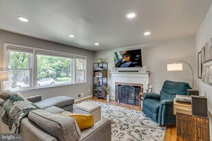 3 Groves Ave in Alexandria, VA - Building Photo