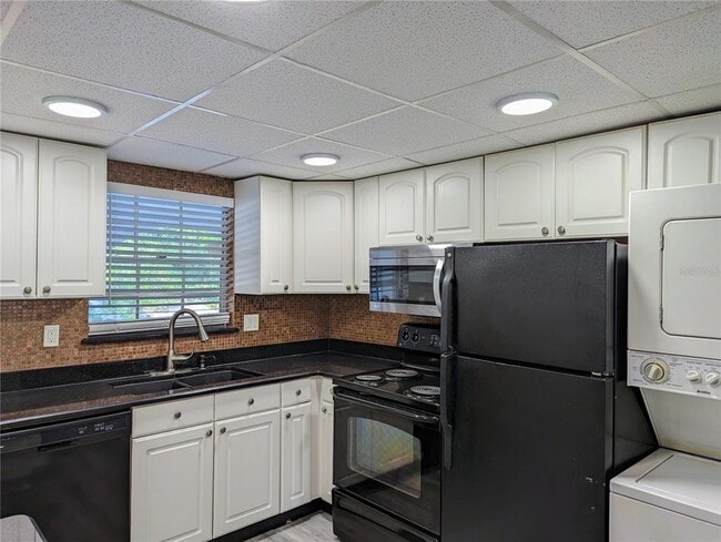 701 Russell Ln in Brandon, FL - Building Photo - Building Photo