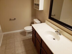 4927 Grouse Holw Dr in Erie, PA - Foto de edificio - Building Photo