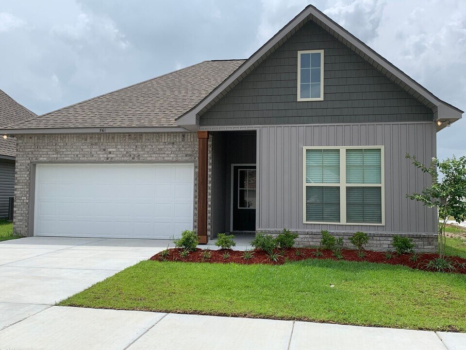 561 Whispering Waters Ave in Gonzales, LA - Building Photo