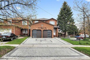1641 Pepperwood Gate in Pickering, ON - Building Photo