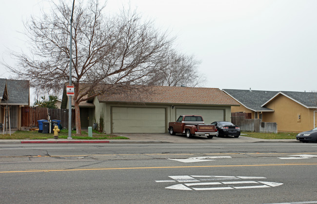 1920-1930 Fulkerth Rd in Turlock, CA - Building Photo - Building Photo