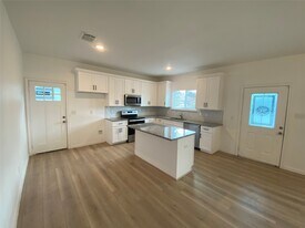 7945 Sparta St in Houston, TX - Building Photo