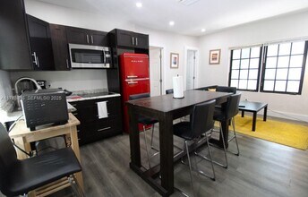 921 SW 9th St in Miami, FL - Building Photo - Building Photo