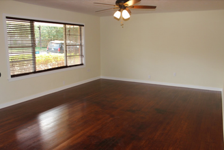 509 E Mansfield St in Brenham, TX - Building Photo - Building Photo