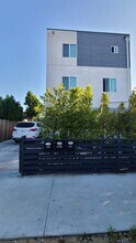 839 E 81st St in Los Angeles, CA - Building Photo - Building Photo
